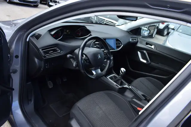 Peugeot 308 view 4