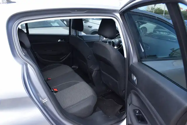 Peugeot 308 view 10