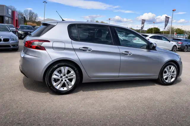 Peugeot 308 view 5