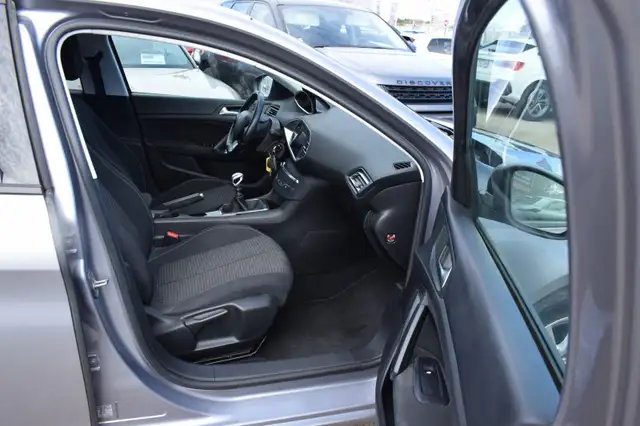 Peugeot 308 view 9