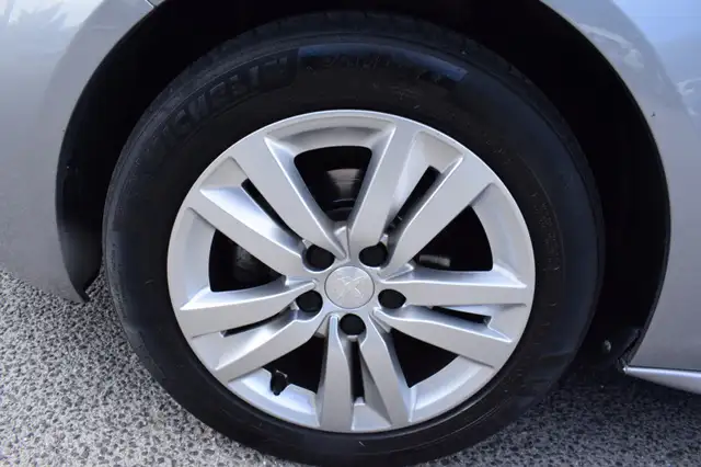 Peugeot 308 view 13