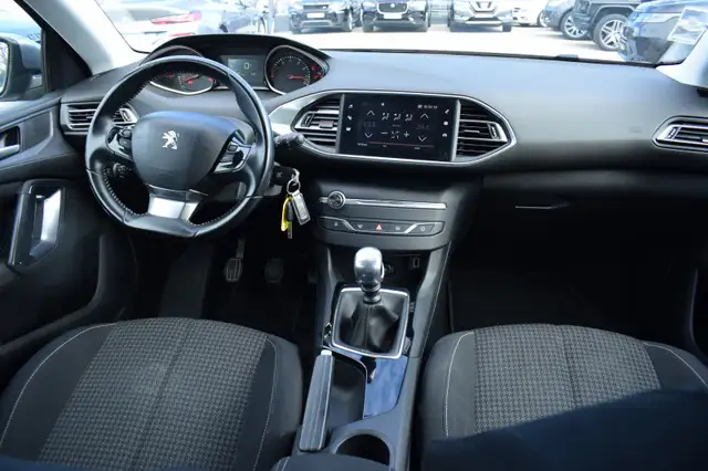Peugeot 308 view 2