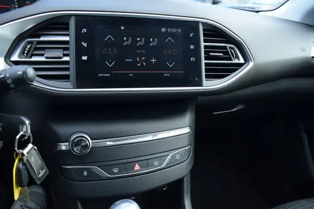 Peugeot 308 view 11
