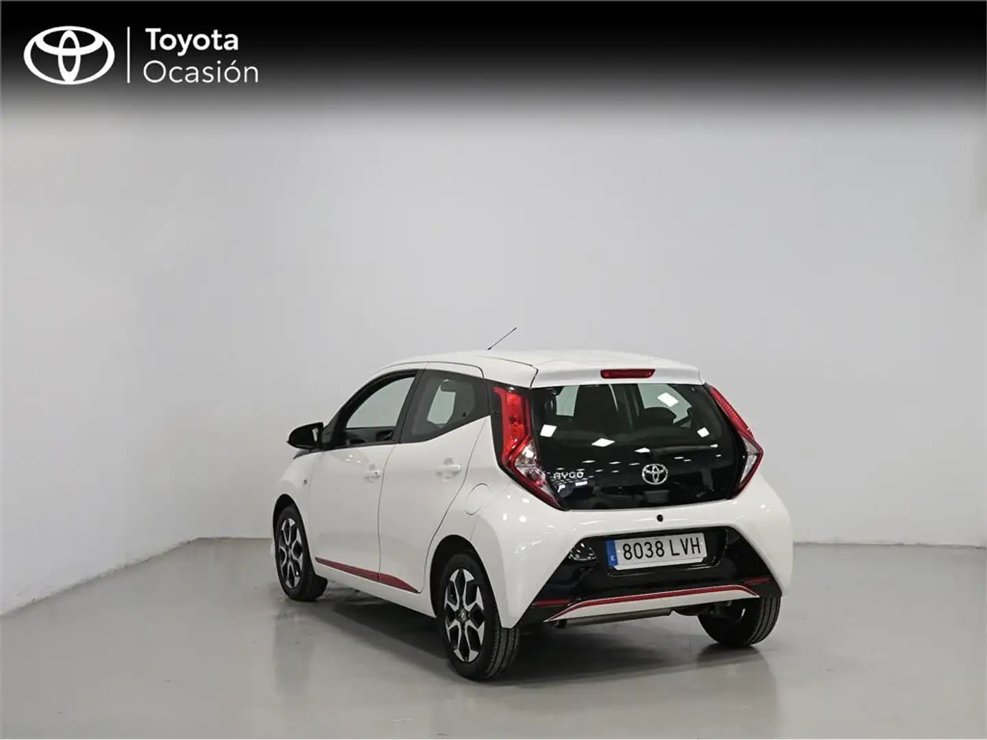 Toyota Aygo 70 x-play x-shift - 2