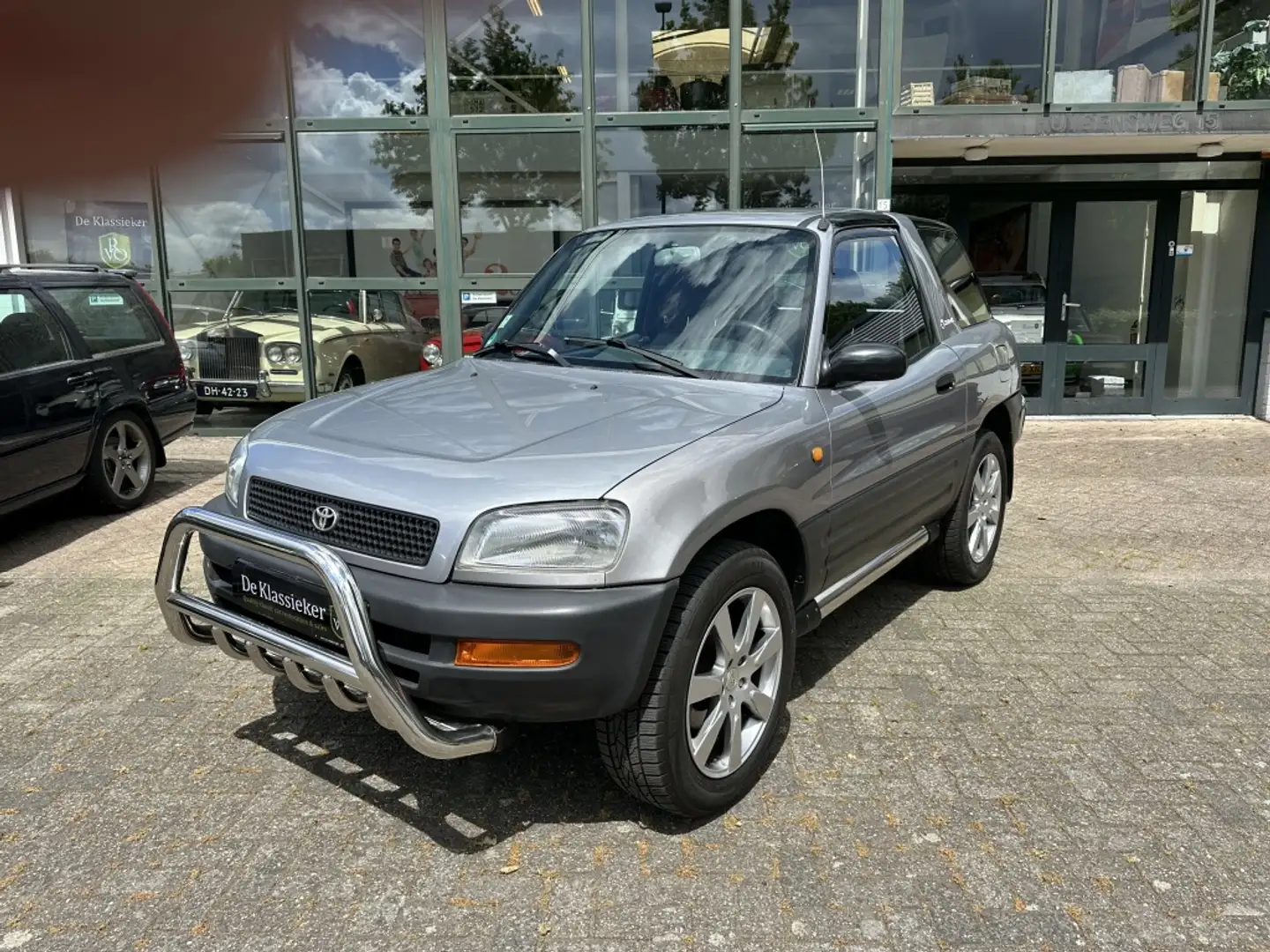 Toyota RAV 4 FunCruiser 2.0i SR Grijs - 1