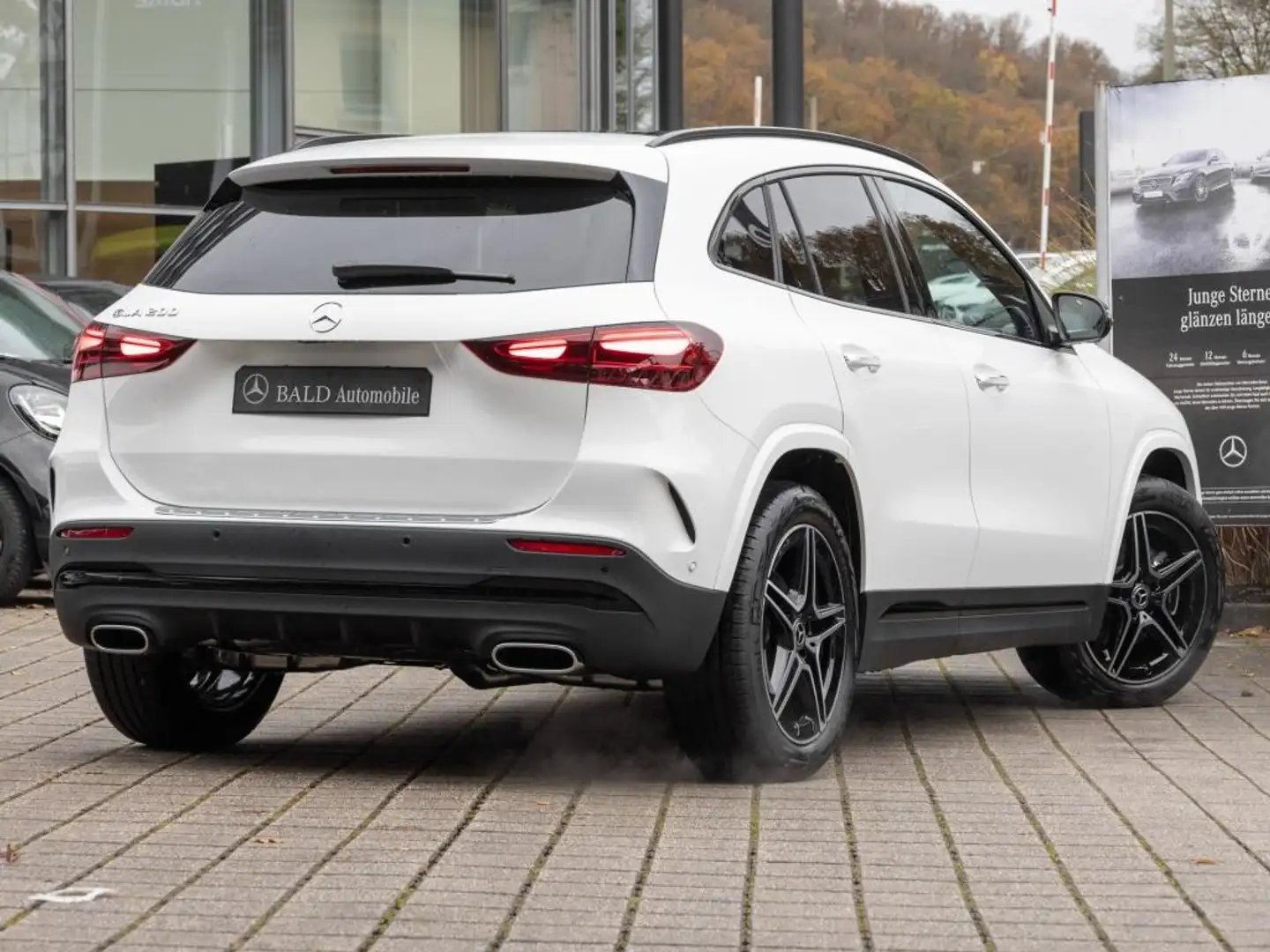 Mercedes-Benz GLA 200 AMG-Advanced/LED/Pano/360/Easy/Night/19" Weiß - 2