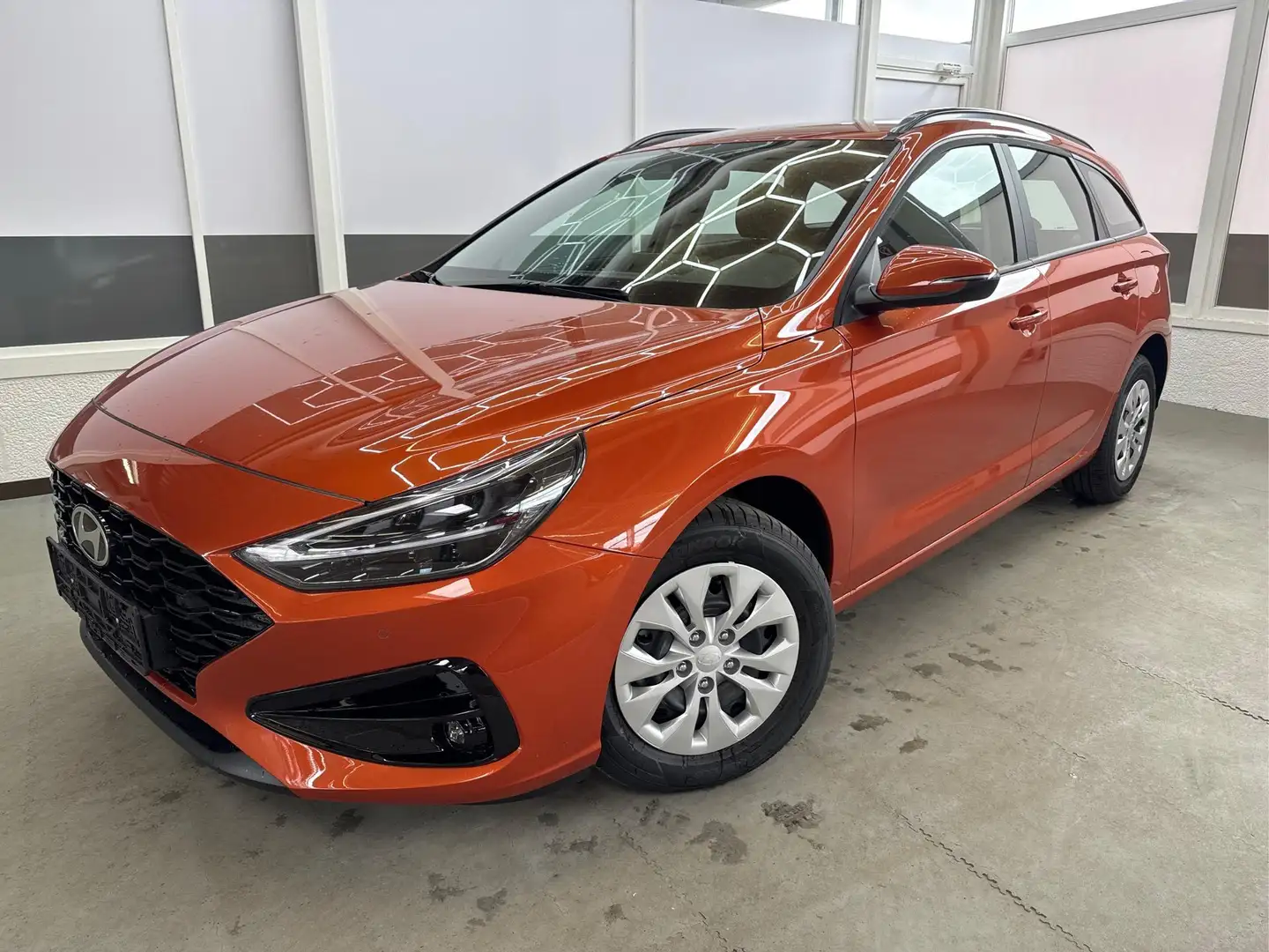 Hyundai i30 Kombi STYLE NAVI RFK LED PDC v+h 1.5 MPI 70,6kW... Naranja - 1