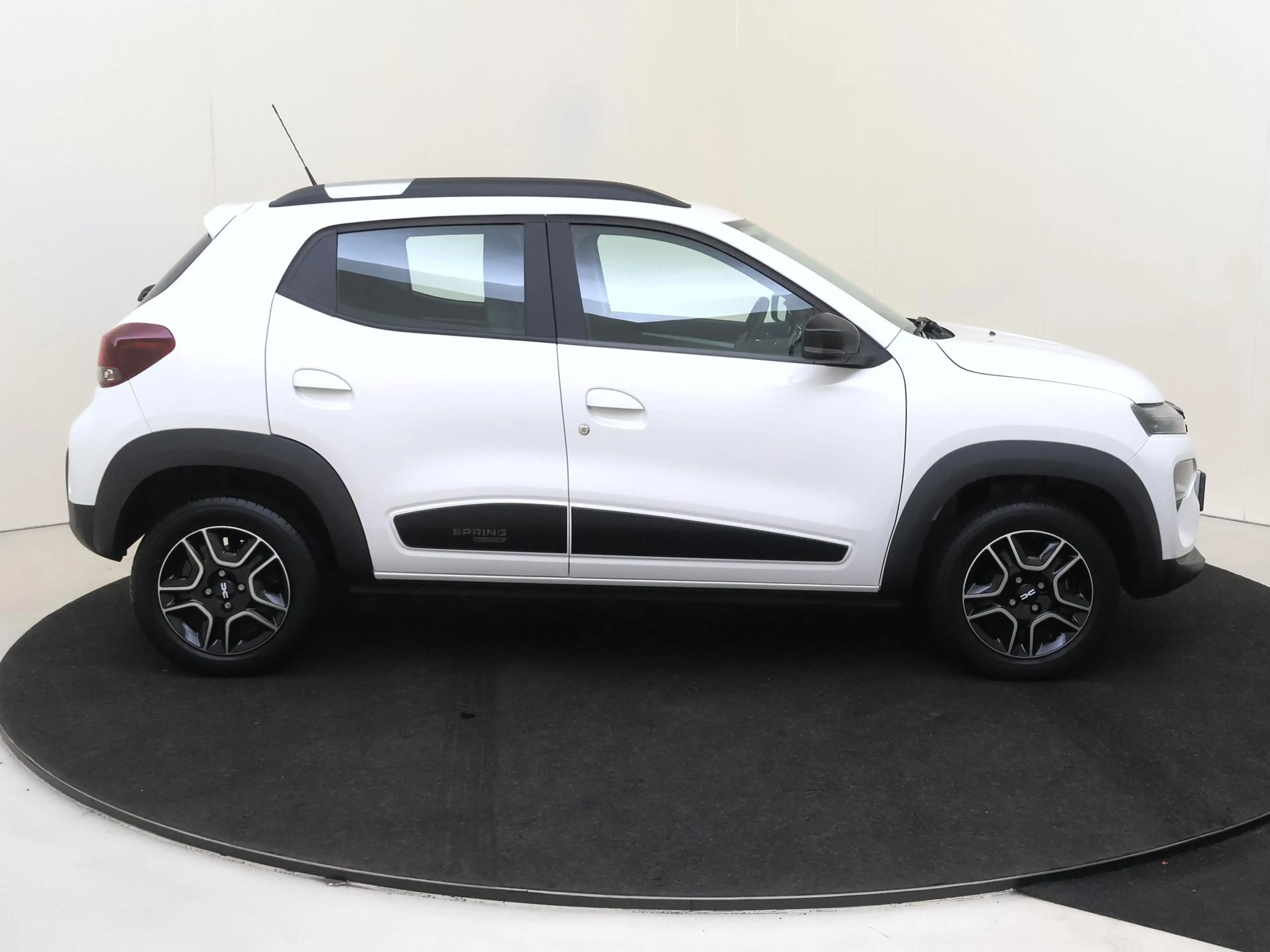 Dacia Spring Essential 27 kWh 23dkm / Airco — photo 9