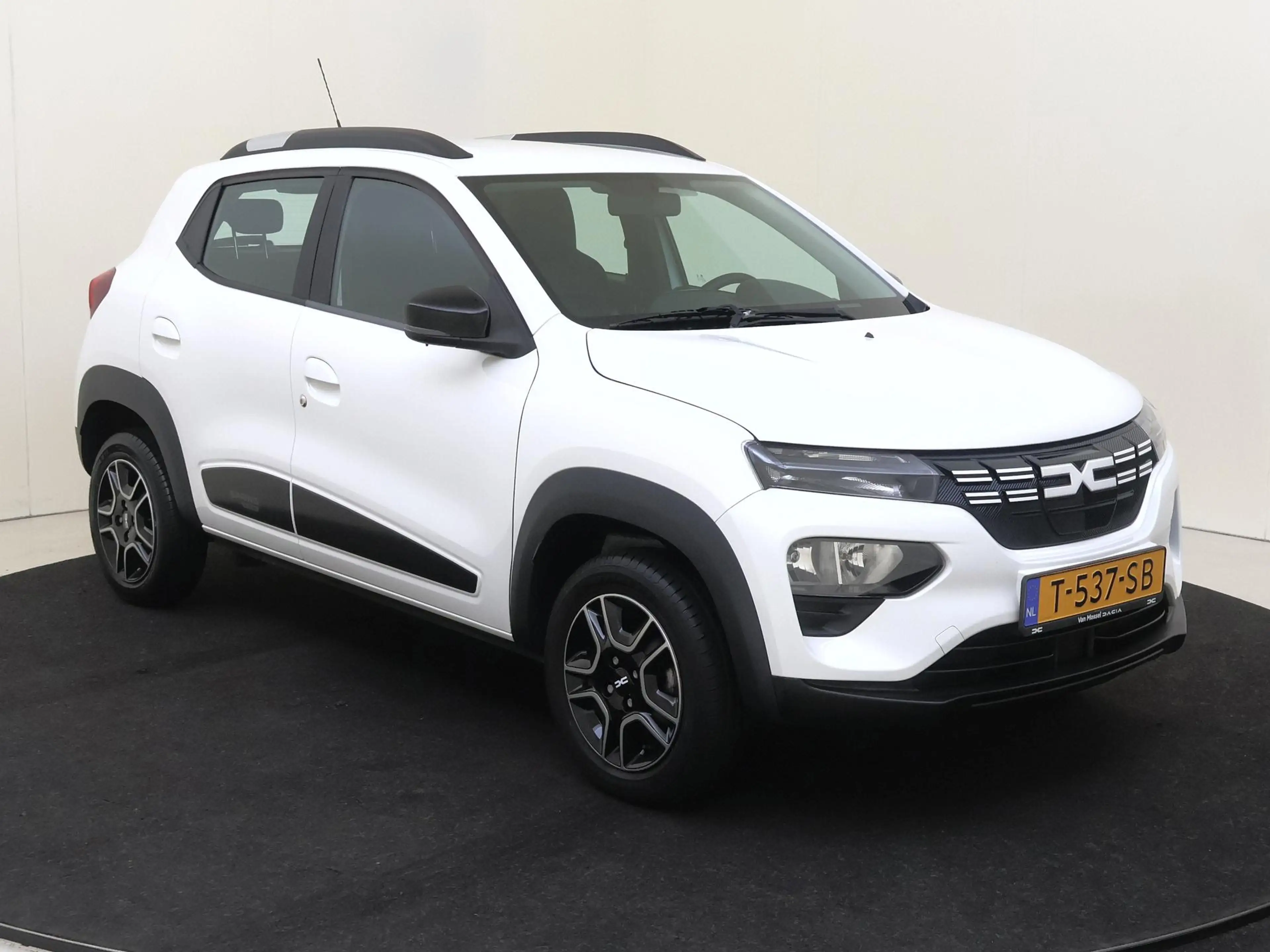 Dacia Spring Essential 27 kWh 23dkm / Airco — photo 2