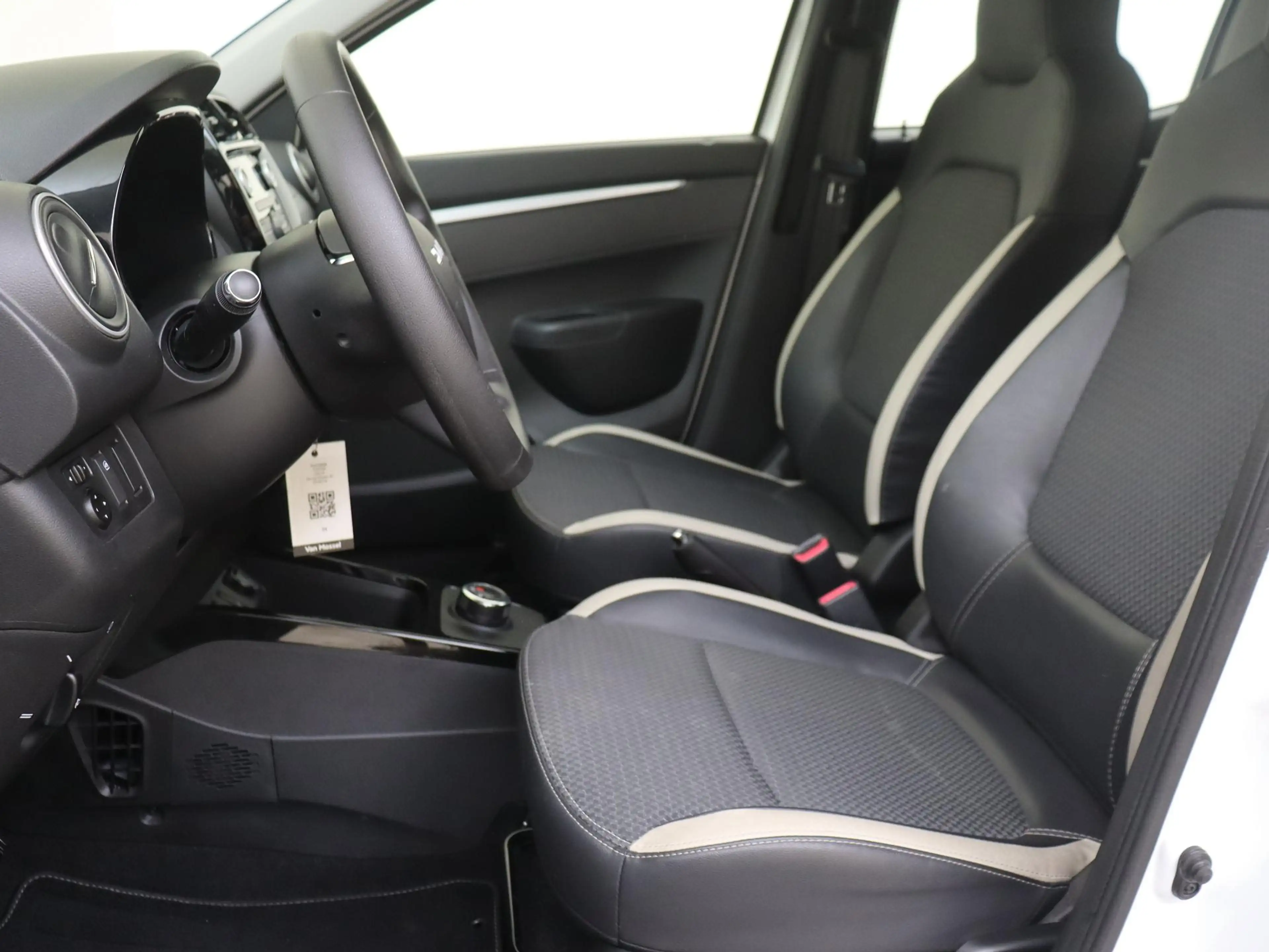 Dacia Spring Essential 27 kWh 23dkm / Airco — photo 14