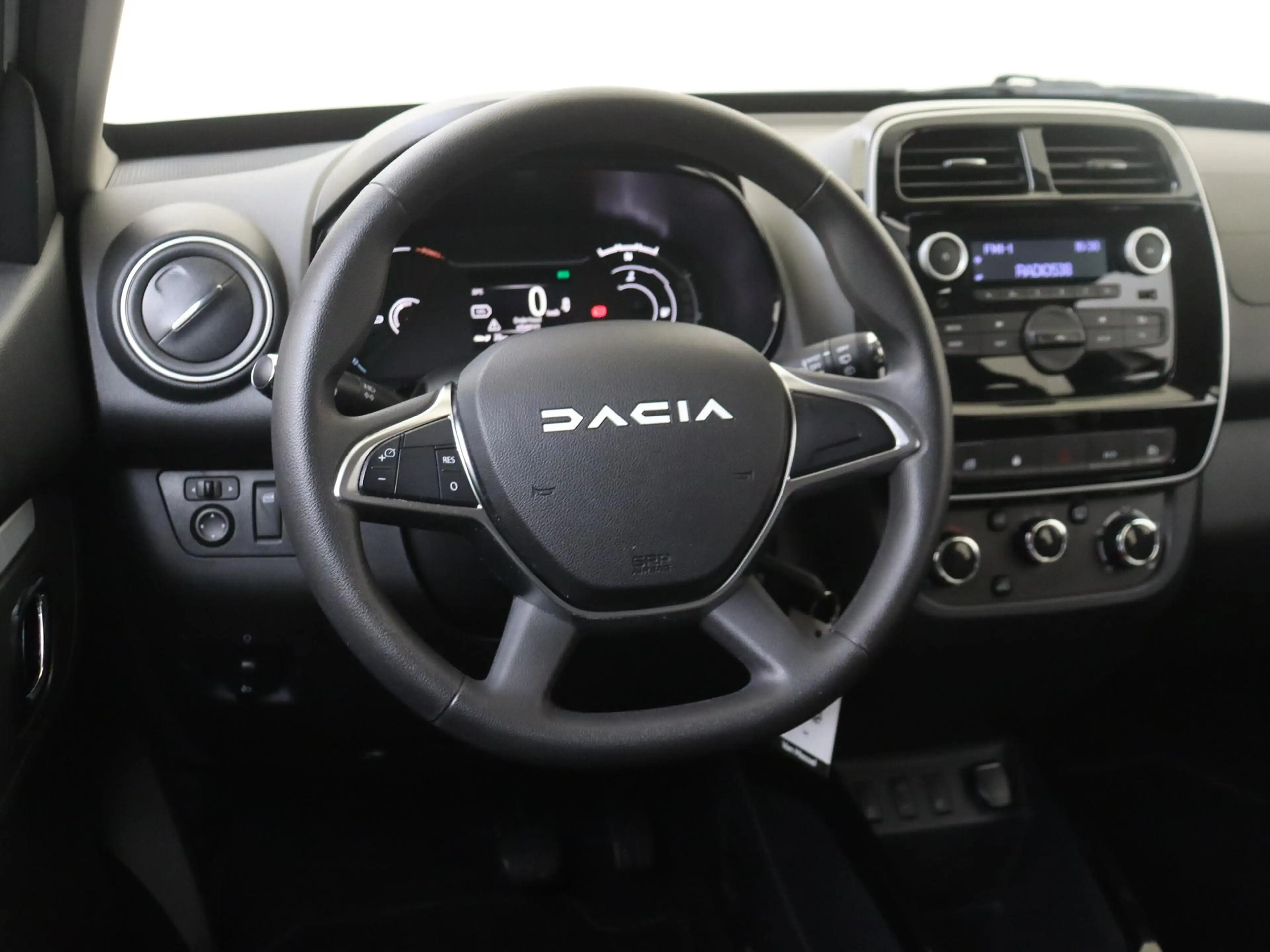 Dacia Spring Essential 27 kWh 23dkm / Airco — photo 10