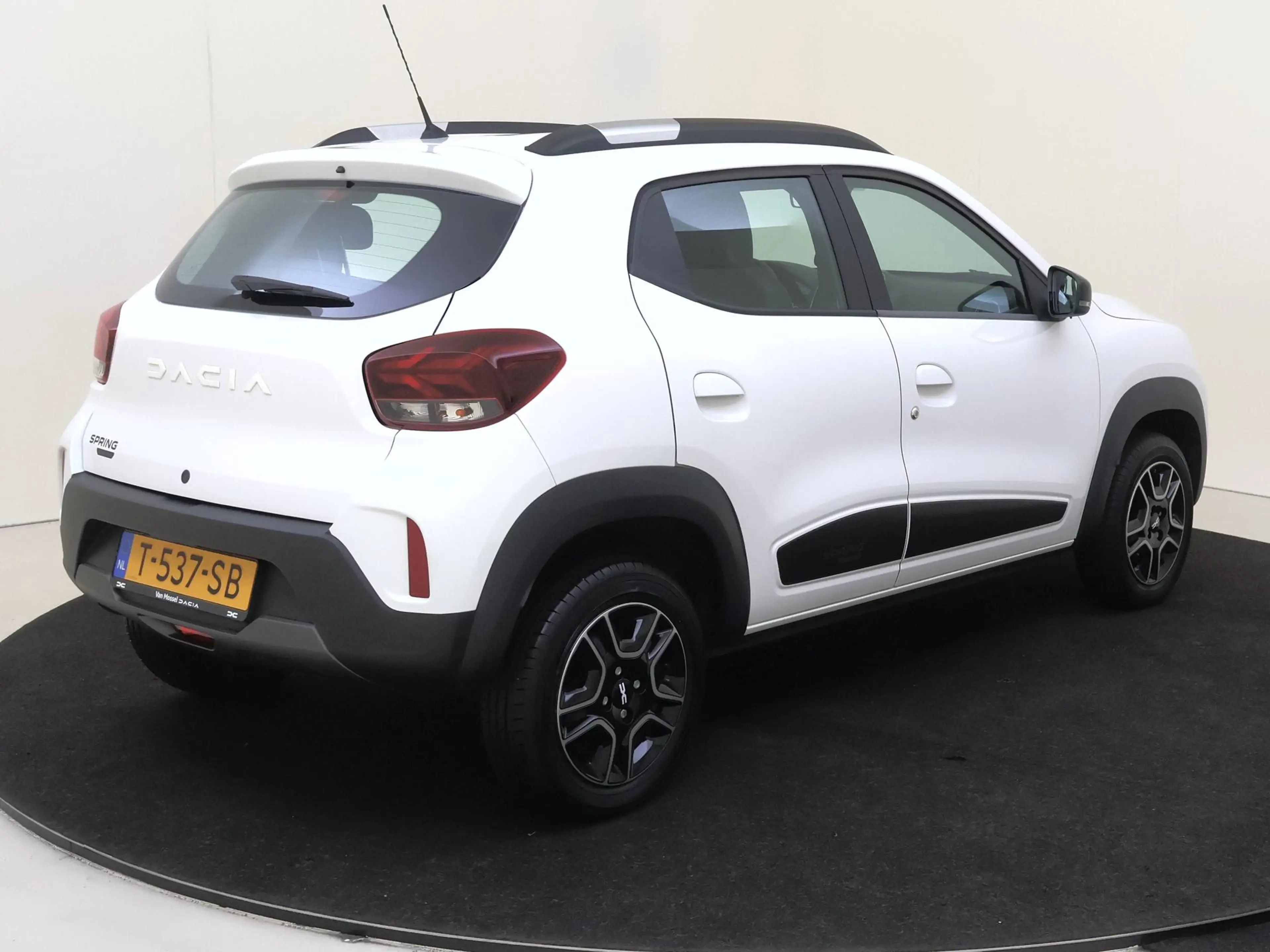 Dacia Spring Essential 27 kWh 23dkm / Airco — photo 4