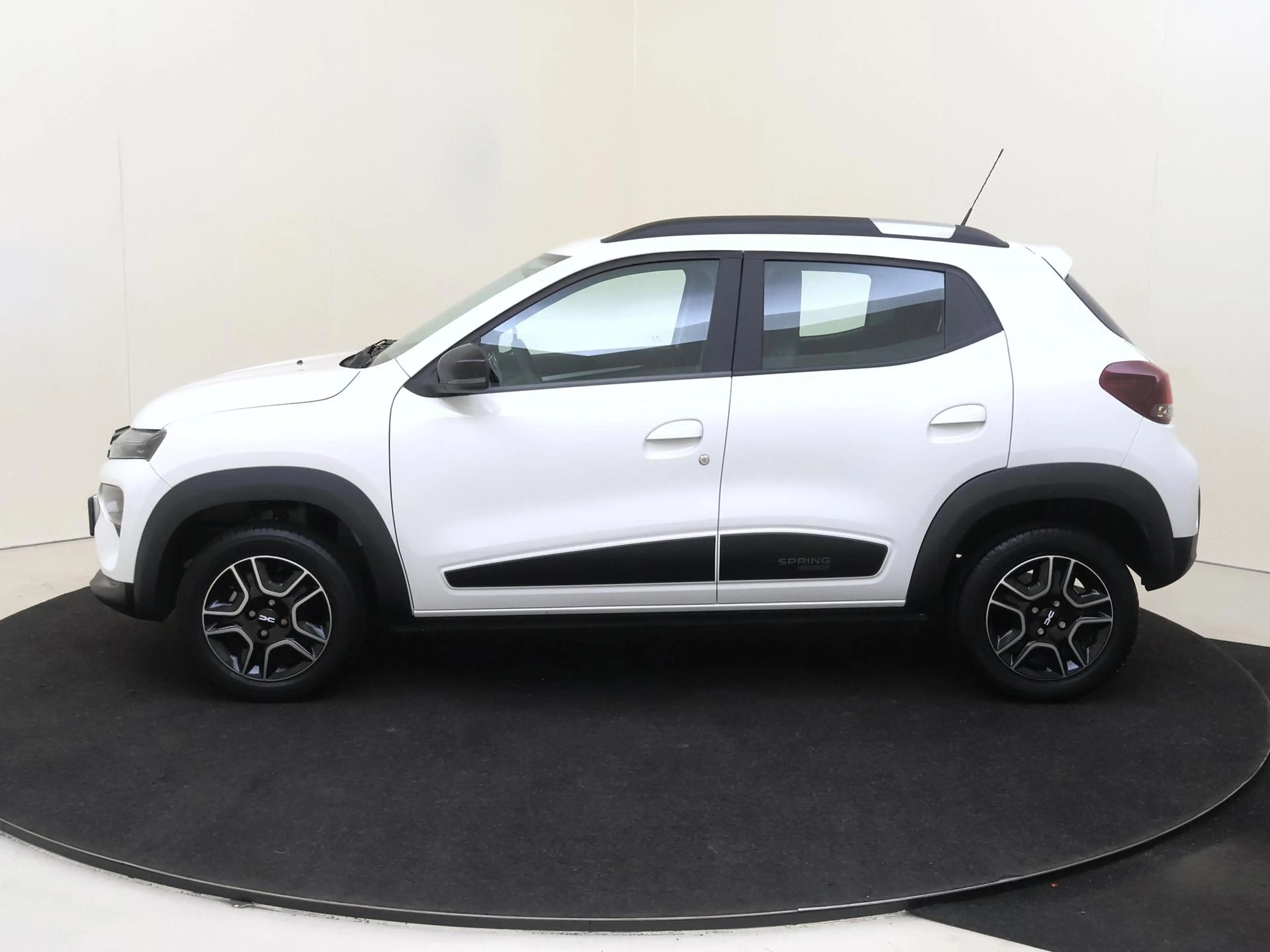 Dacia Spring Essential 27 kWh 23dkm / Airco — photo 8
