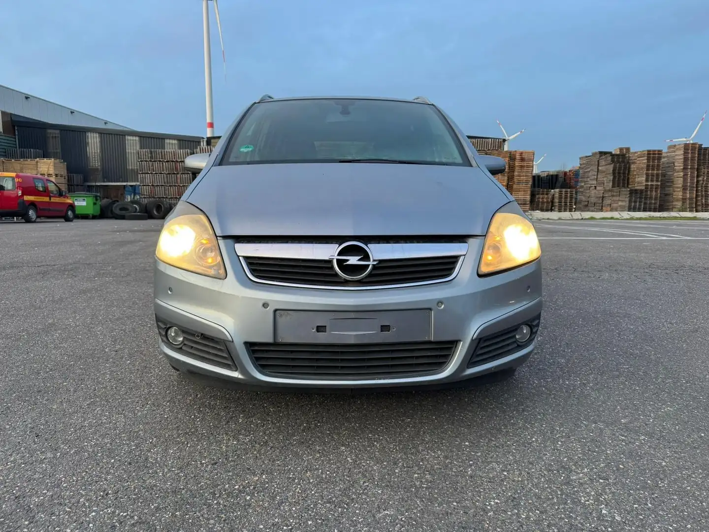 Opel Zafira Opel Zafira 1.9 DTL CDTi airco+navi+7 zit export Silber - 1