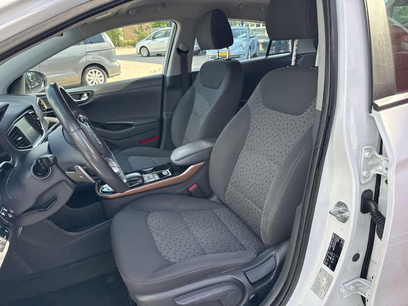 Hyundai IONIQ Comfort EV SOH 87,6% | Nieuw Binnen! | Navi | Clim — photo 4