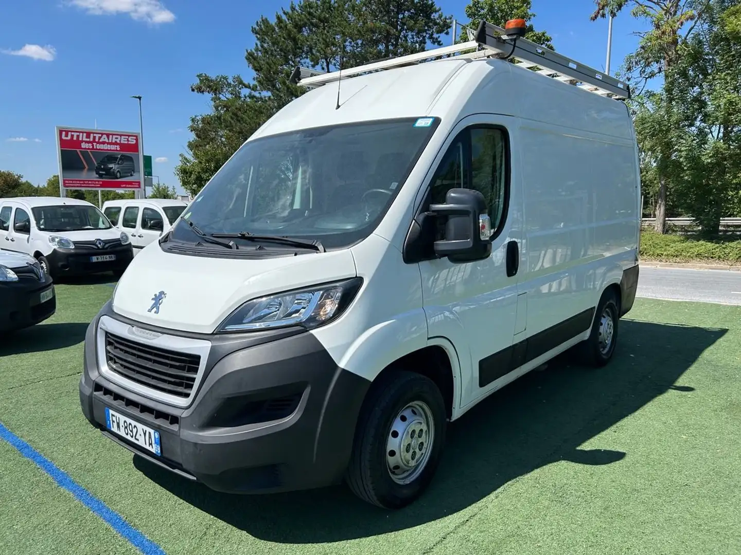 Peugeot Boxer 333 L1H2 (11.990 HT) 2.2 BlueHDi S&S 120ch Premium Blanc - 1