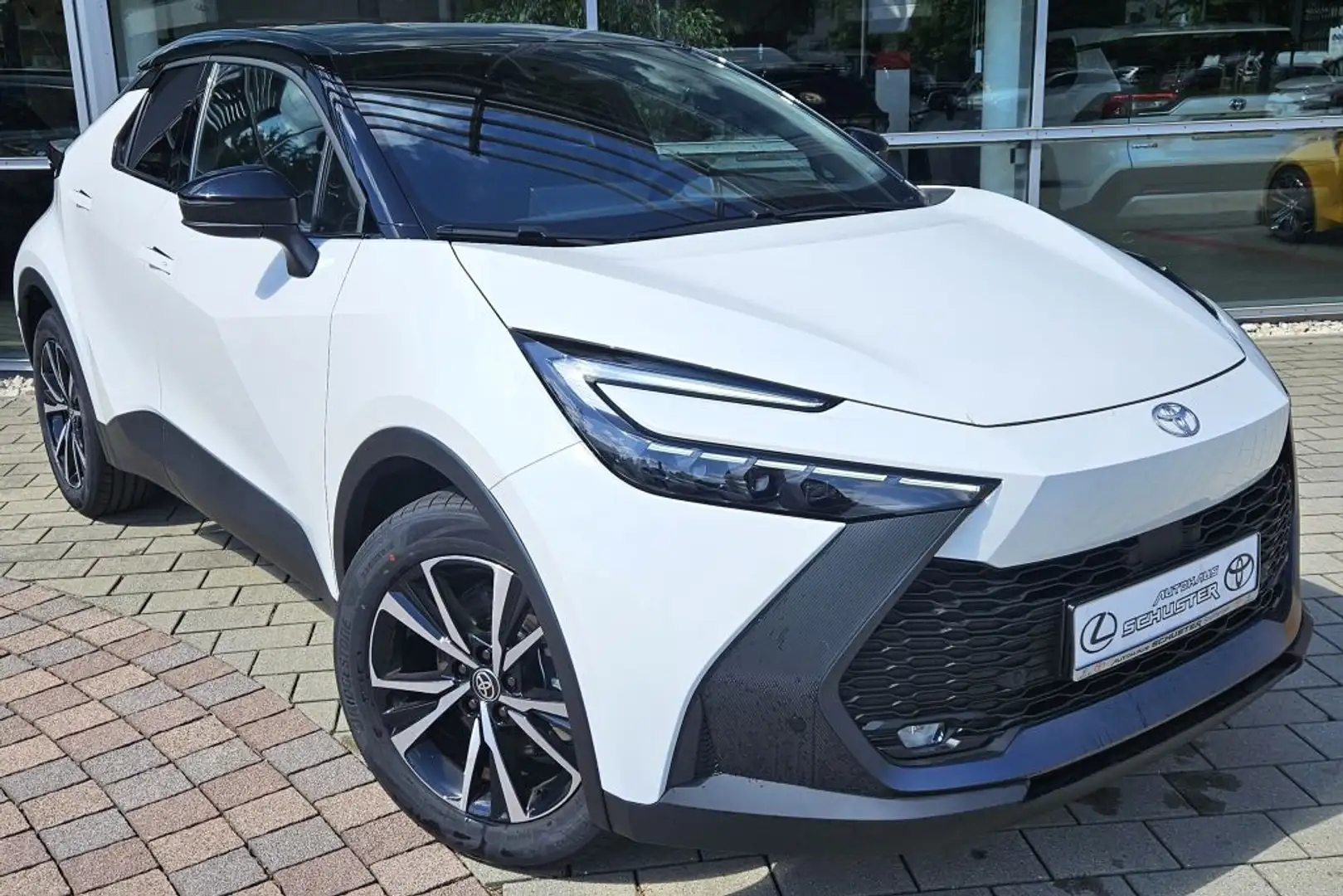 Toyota C-HR 2.0 Plug-in-Hybrid Teamplayer*Technik Paket* White - 1