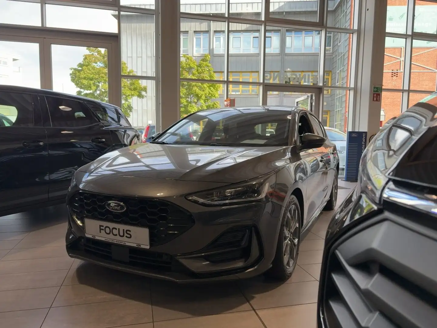 Ford Focus 1.0 EcoBoost ST-Line ACC LED STYLINGPAKET Grau - 2