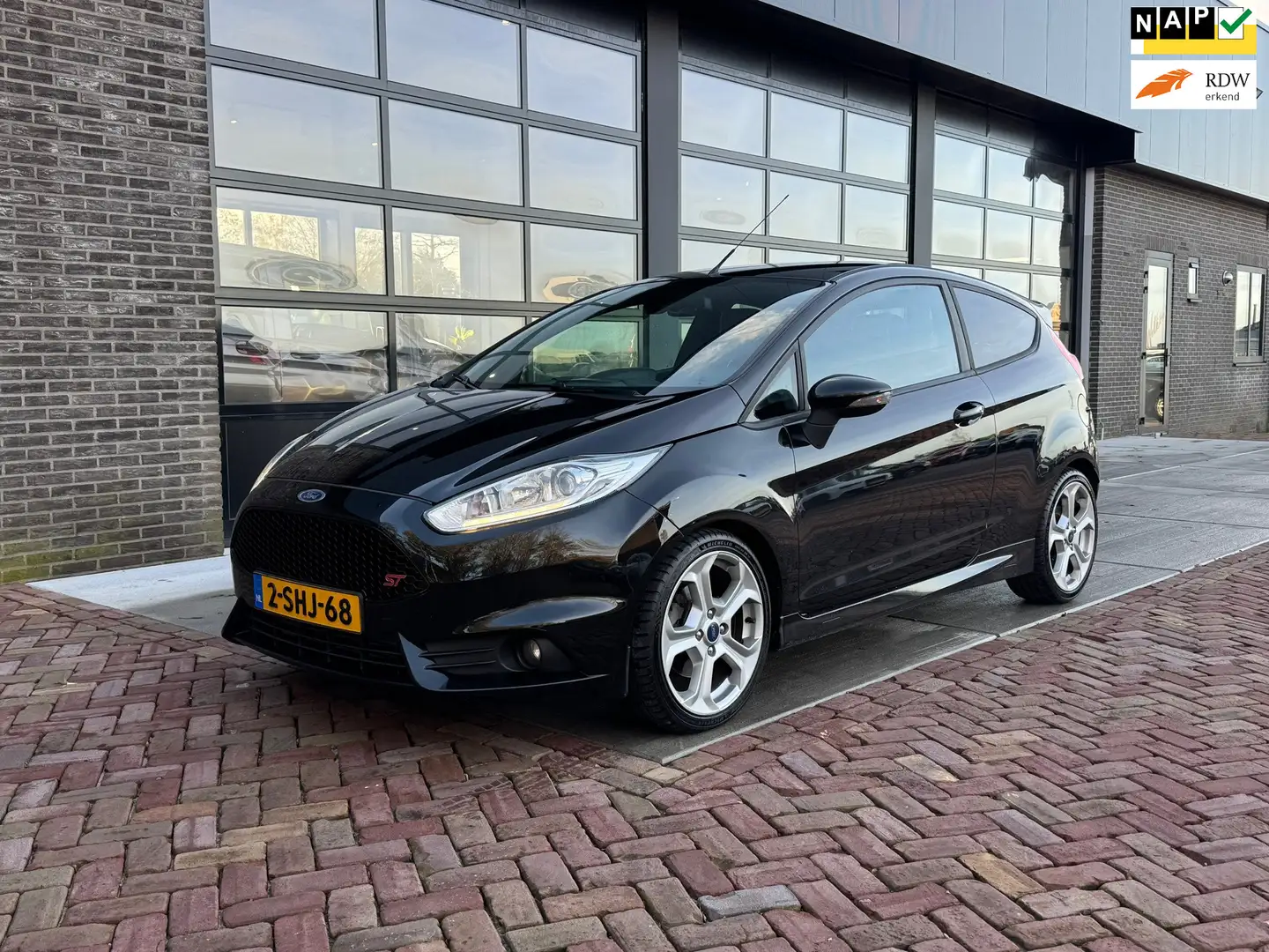 Ford Fiesta 1.6 ST2 | Dealer onderhouden | DB riem vv | Navi | Zwart - 1