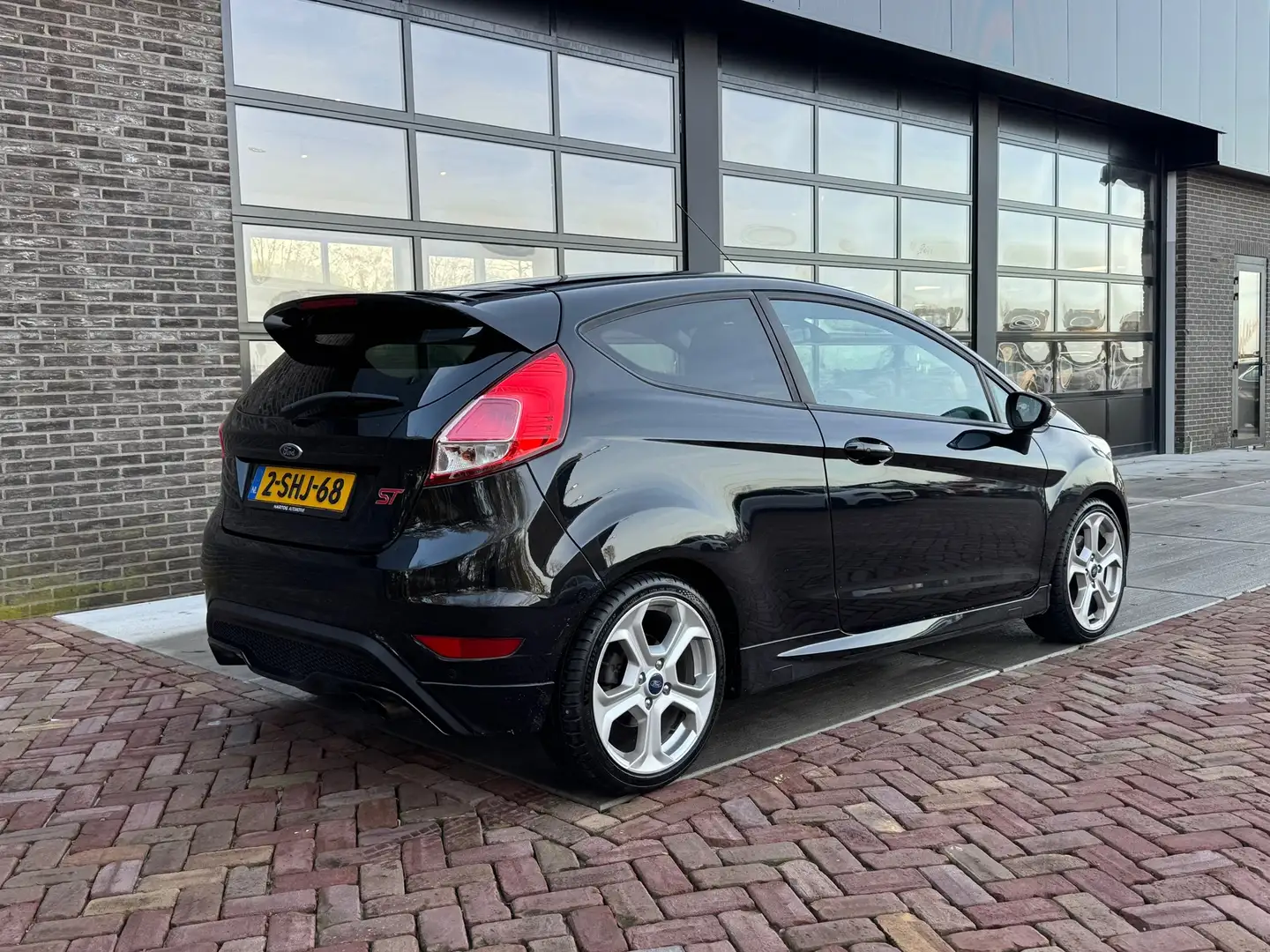 Ford Fiesta 1.6 ST2 | Dealer onderhouden | DB riem vv | Navi | Zwart - 2