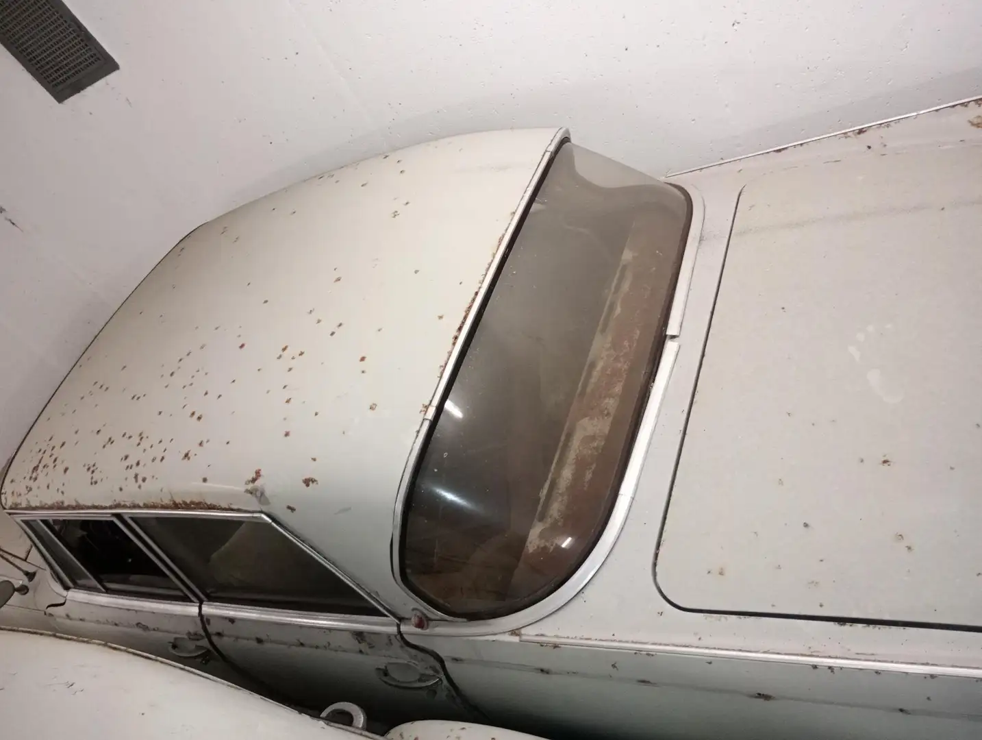 Borgward P100 Beige - 1