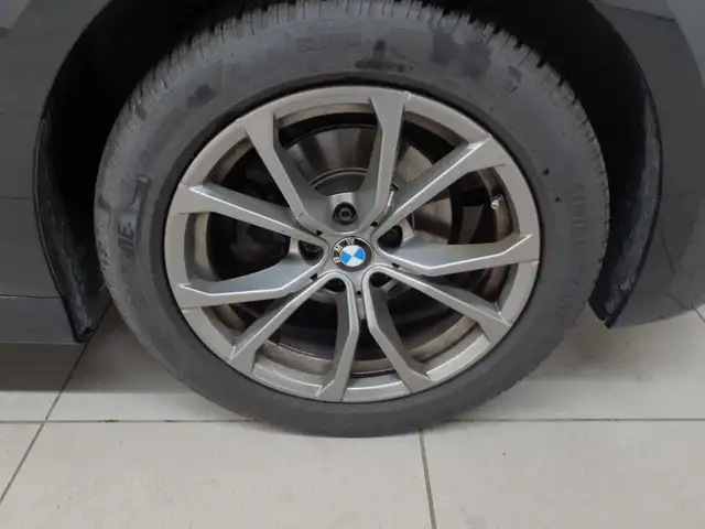BMW 3 Series view 16