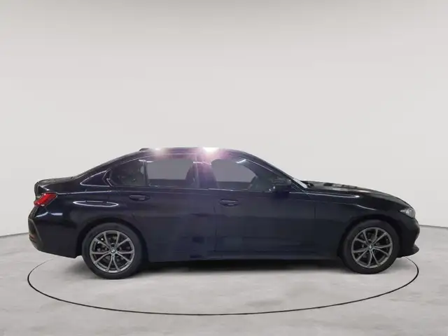 BMW 3 Series view 3