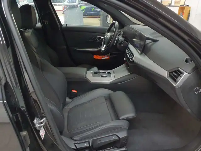 BMW 3 Series view 8