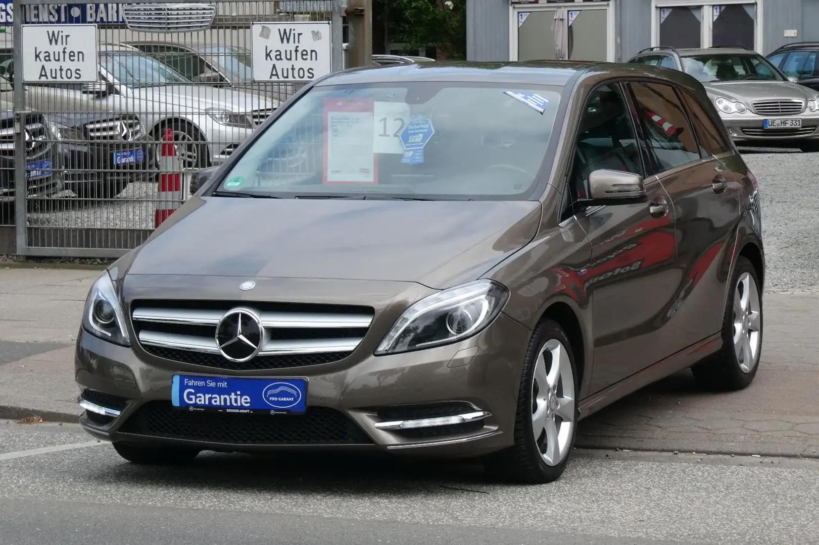Mercedes-Benz B 200 BlueEfficiency 7G-DCT 1.Hand "TÜV NEU" Brązowy - 2