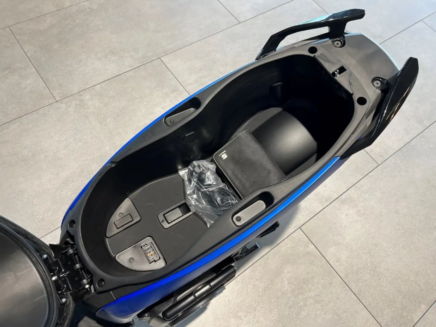 SEAT MO eScooter 50 Tarifa Blue Kék - 2