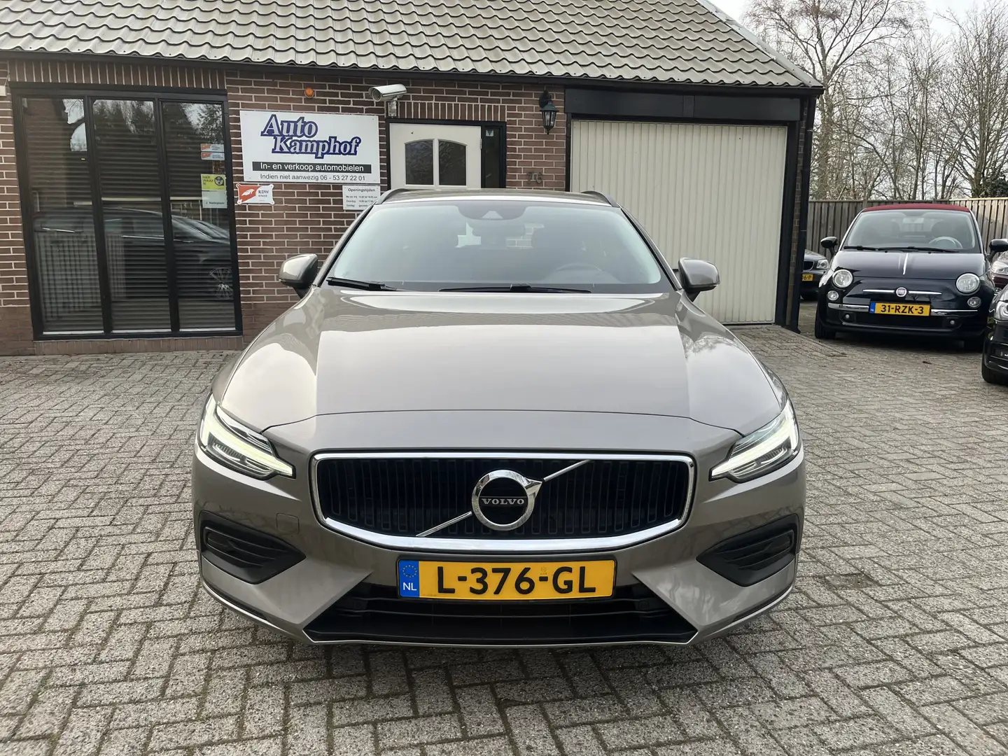 Volvo V60 2.0 B3 Momentum Advantage LED Trekhaak Grau - 2