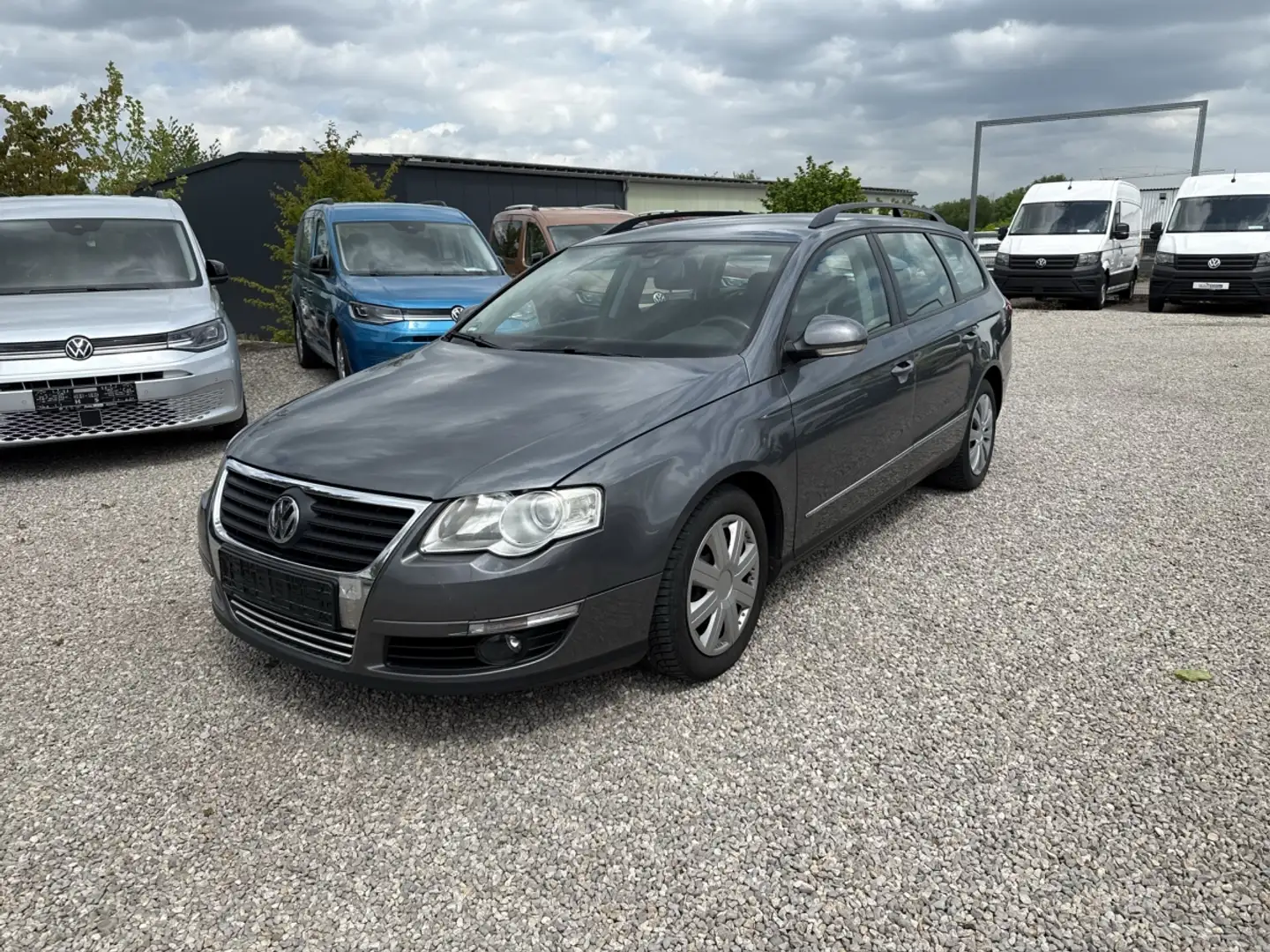 Volkswagen Passat 2.0 TDi Sportline AHK 2xKlima S-Sitz Grey - 2