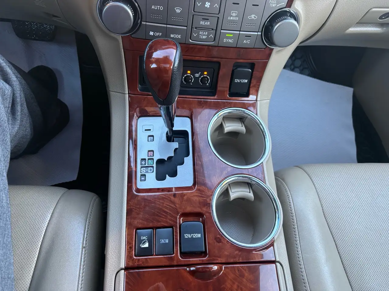 Toyota Highlander снимка Toyota Highlander