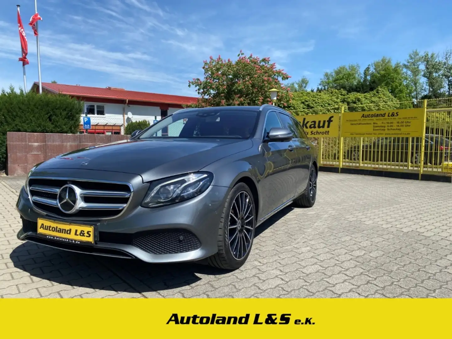 Mercedes-Benz E 400 d T-Modell 4Matic,MULTIBEAM,360 Grad,SH,WKR,Alus,S Grau - 1