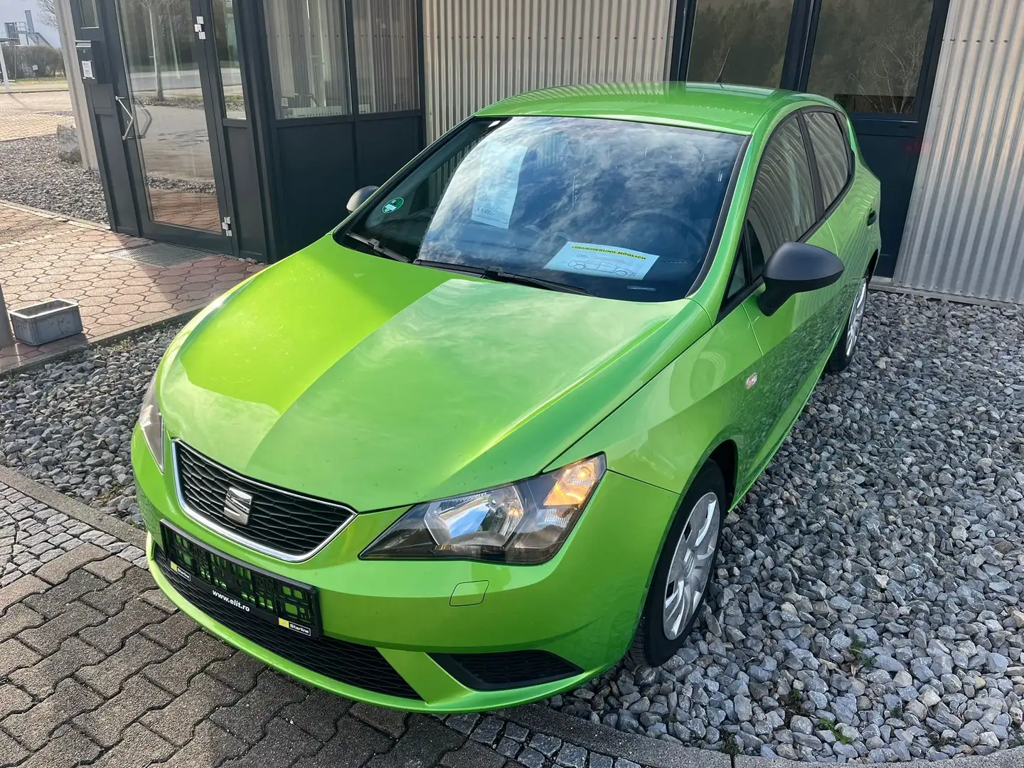 SEAT Ibiza Reference Зелений - 1