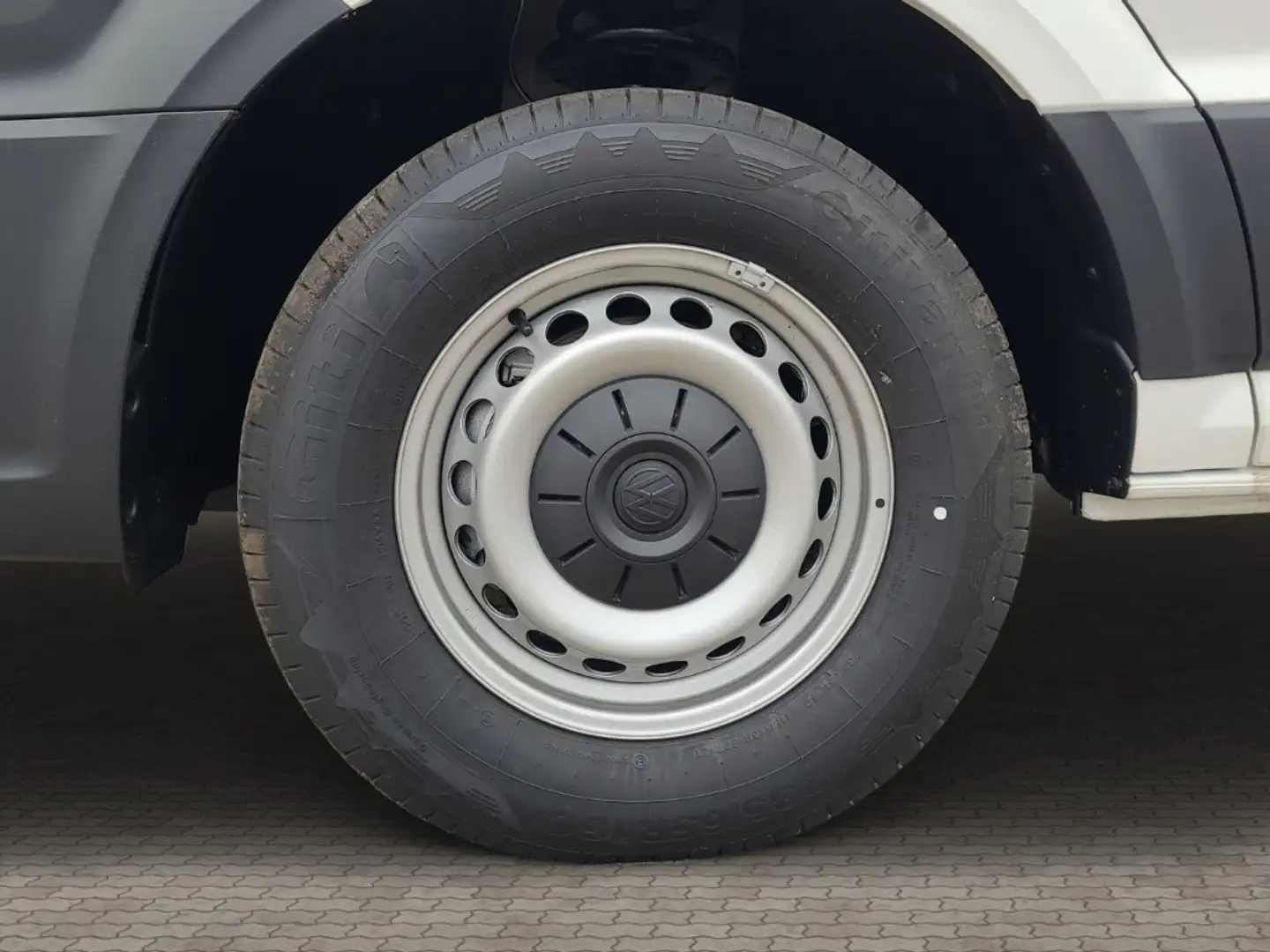Volkswagen Crafter 35 2.0 TDI Pritsche MR AHK, Klima BT el.SP Weiß - 2