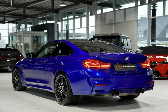BMW M4 view 8