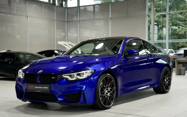BMW M4 view 4
