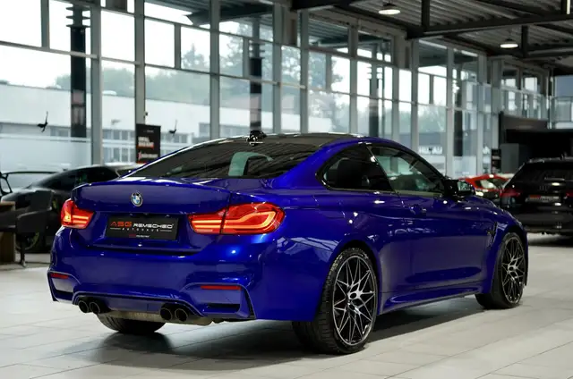 BMW M4 view 6