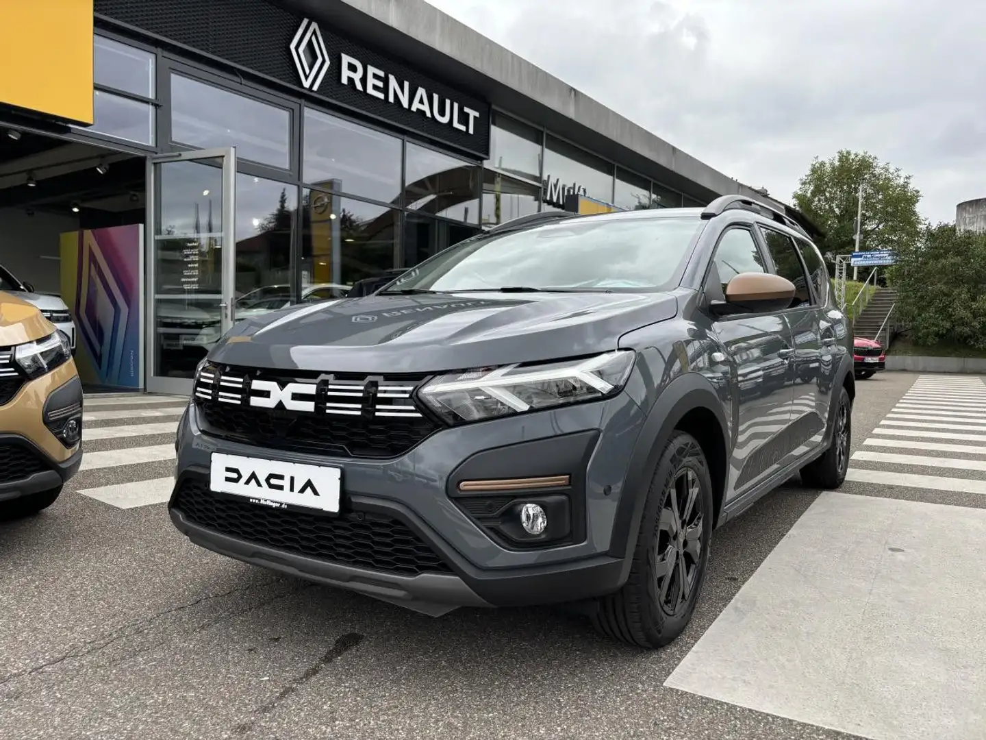 Dacia Jogger Extreme+ ECO-G 100 7-Sitzer SHZ Navi Kamera LED Grijs - 2