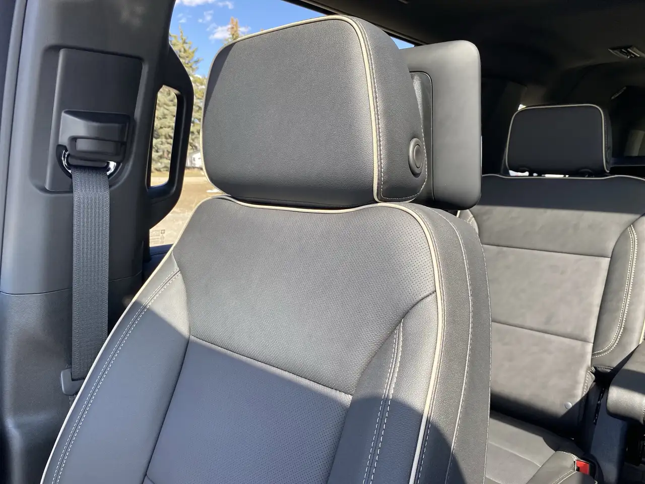 GMC Yukon снимка GMC Yukon