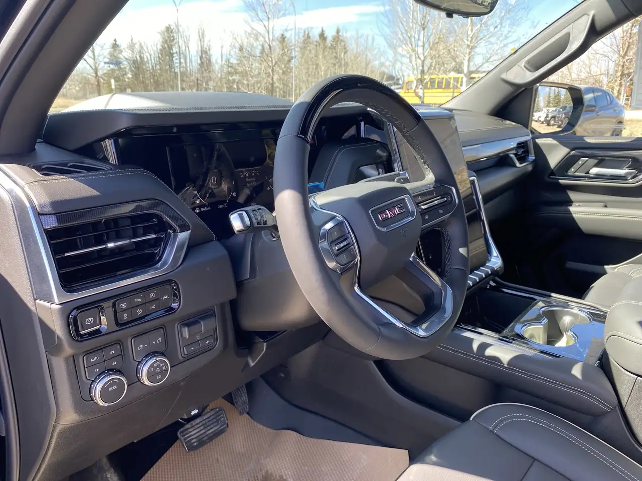 GMC Yukon снимка GMC Yukon
