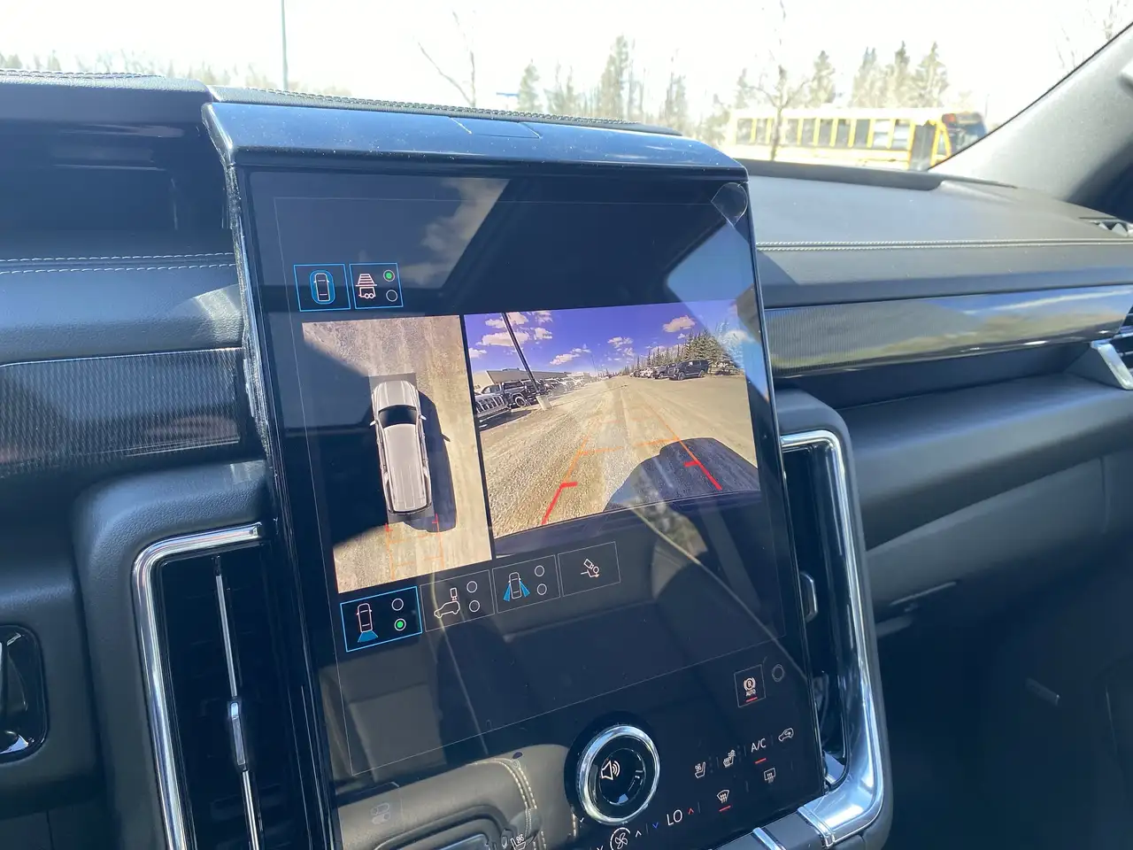 GMC Yukon снимка GMC Yukon