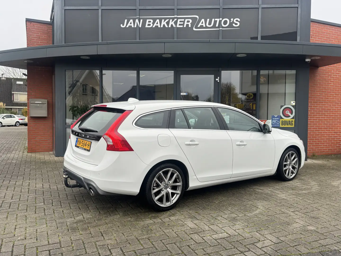 Volvo V60 2.0 D2 Nordic+ ✅ R-Design ✅ Trekhaak ✅ Navigatie ✅ Blanco - 2