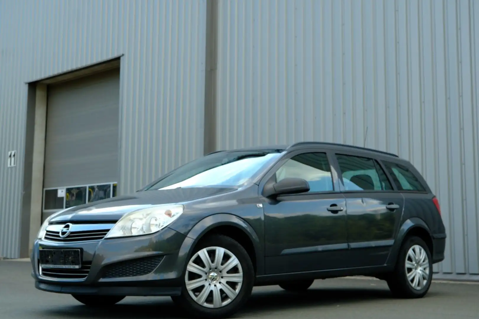 Opel Astra H Caravan 1,6 Selection "110 Jahre"/AHK Grijs - 1
