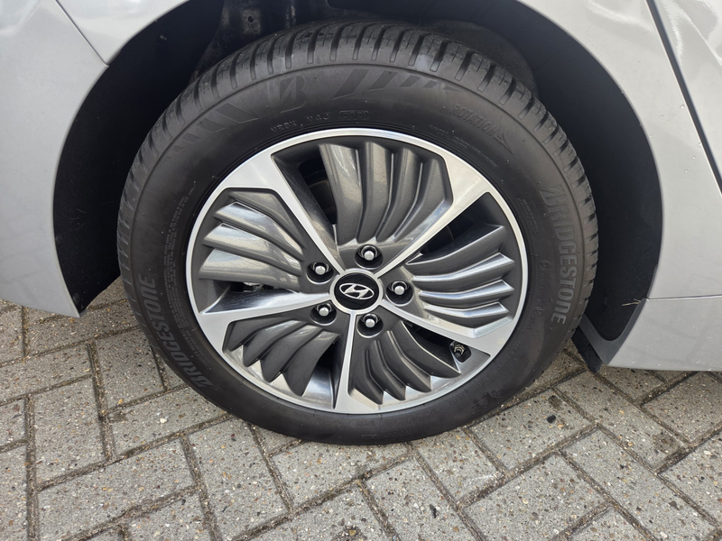 Hyundai IONIQ 1.6 GDi PHEV Premium/ Camera/ Apple Carplay- Andro — photo 5