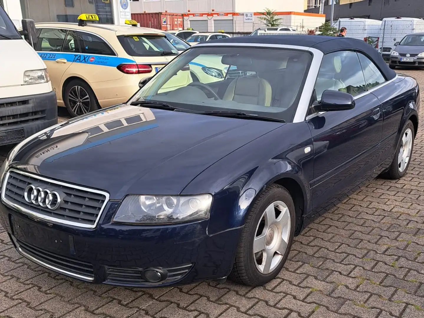 Audi A4 2.4 Blau - 2