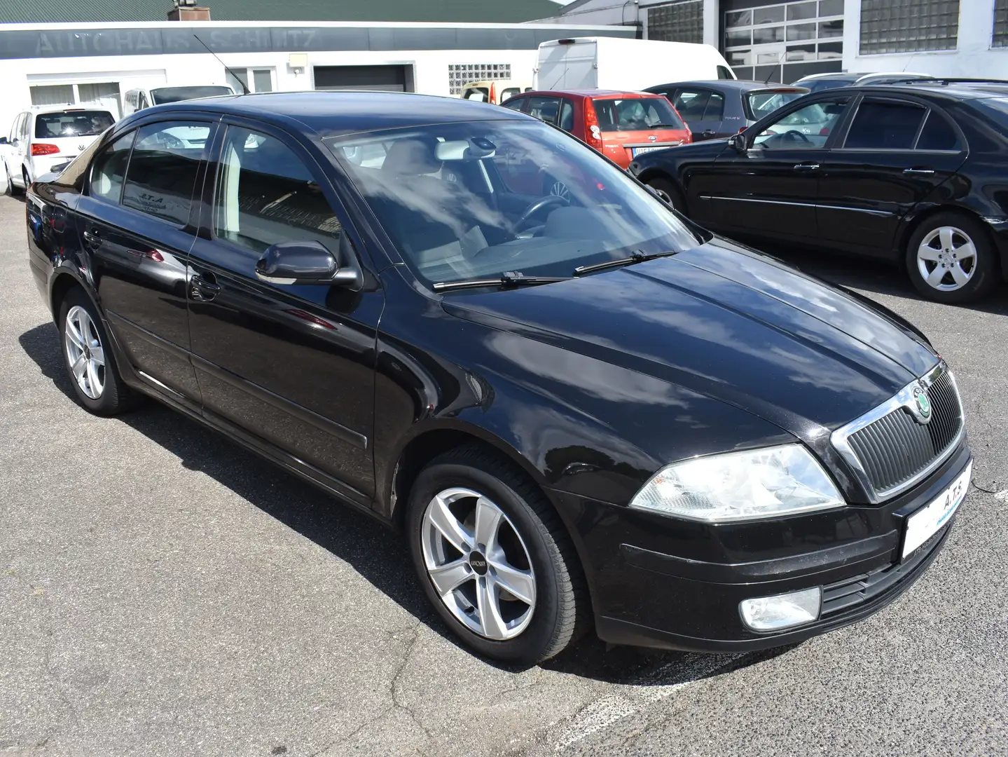 Skoda Octavia Ambiente 1.6 *ALLWETTER*KLIMA*GENERALÜBERHOLT Schwarz - 2