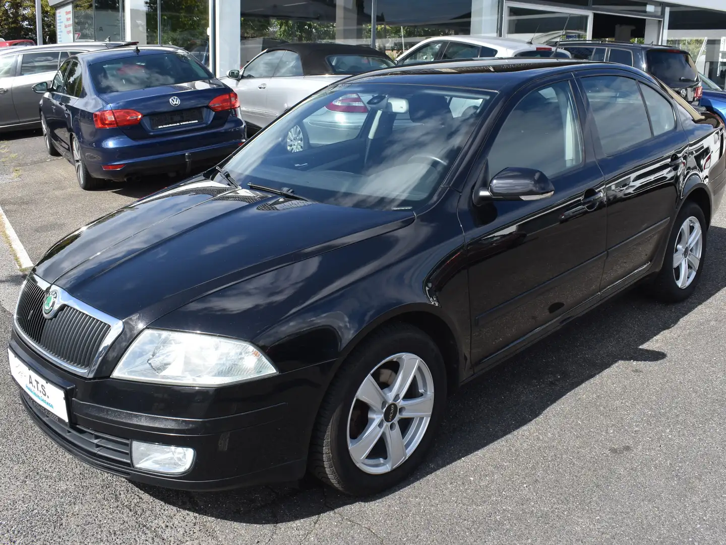 Skoda Octavia Ambiente 1.6 *ALLWETTER*KLIMA*GENERALÜBERHOLT Schwarz - 1