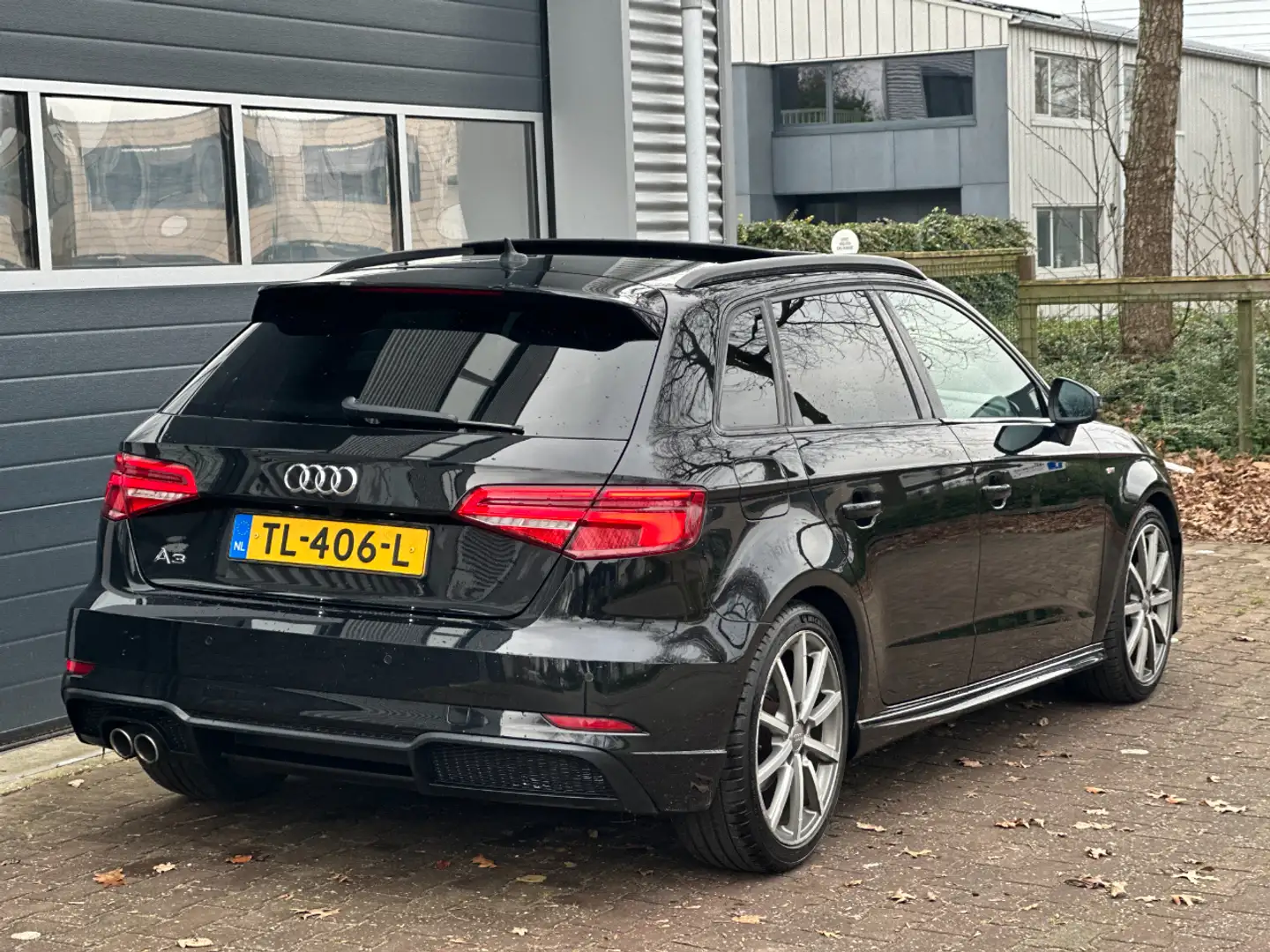 Audi A3 SPORTBACK PANO/S-TRONIC Zwart - 2